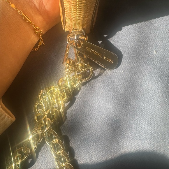 SOLD Michael Kors Long Zip Around Wallet Wristlet - Picture 5 of 17